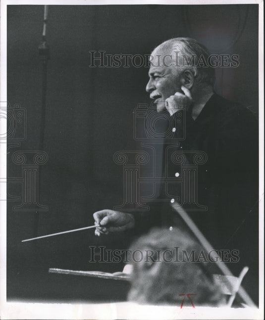 1958 Press Photo Arthur Fiedler conducts the Milwaukee Pops Orchestra. - Historic Images