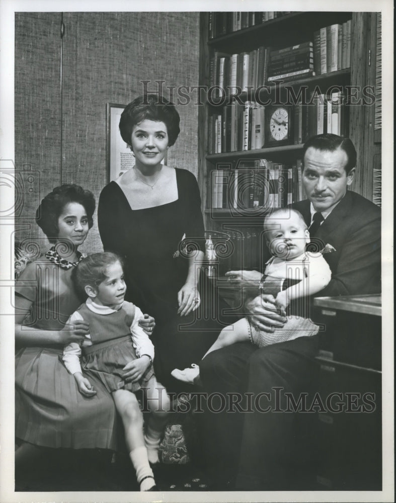 1960 Press Photo Polly Bergen and family on Person to Person, on CBS. - Historic Images