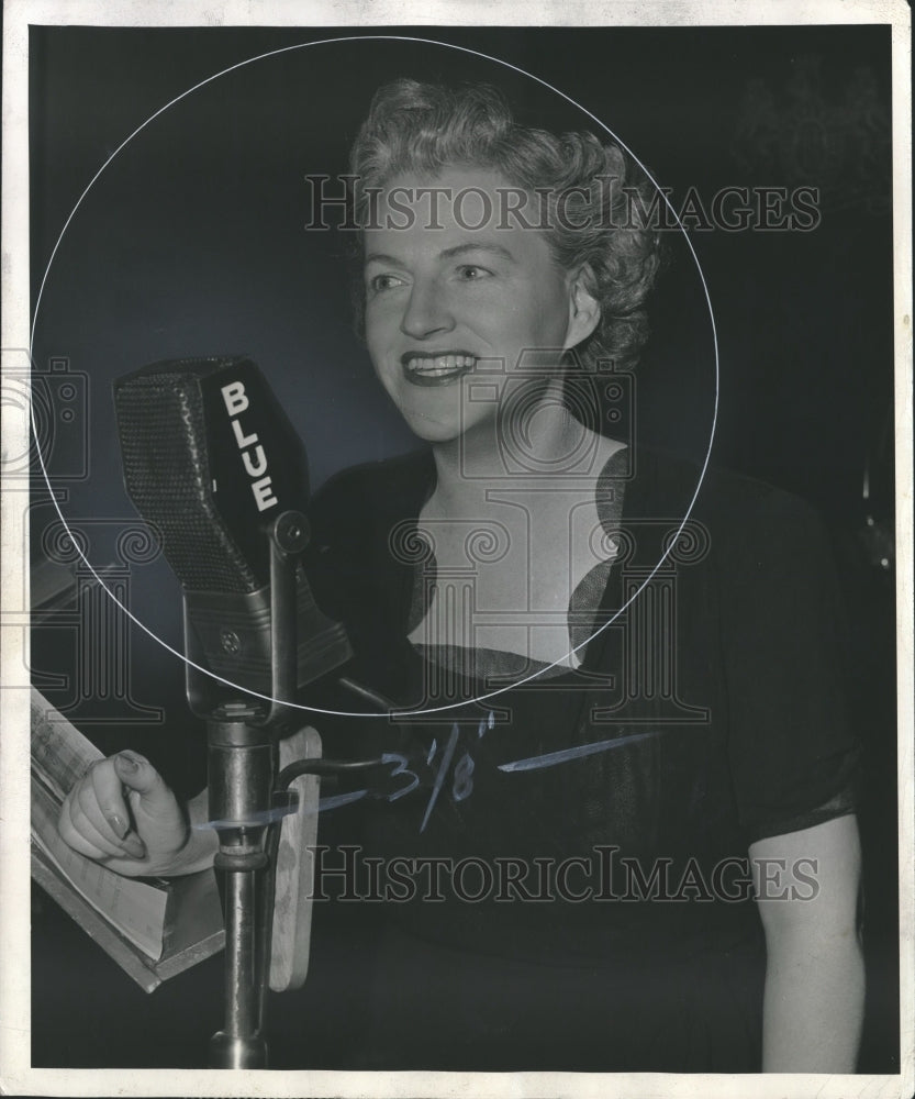 1943, Singer and actress, Gracie Fields over Blue radio network. - Historic Images