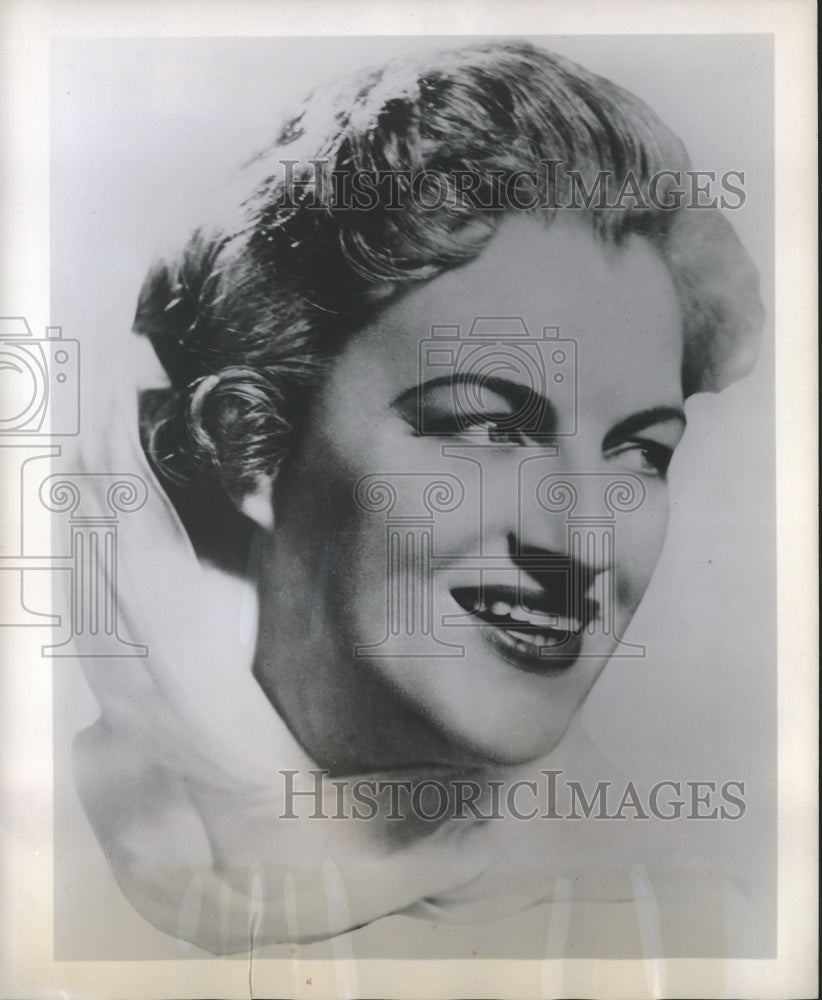 1958, Gracie Fields, stars in &quot;The Old Lady Shows Her Medals&quot; - Historic Images