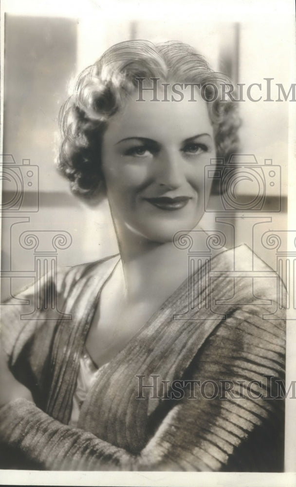 1937, England-Gracie Fields, actress, files for divorce. - mjp13396 - Historic Images