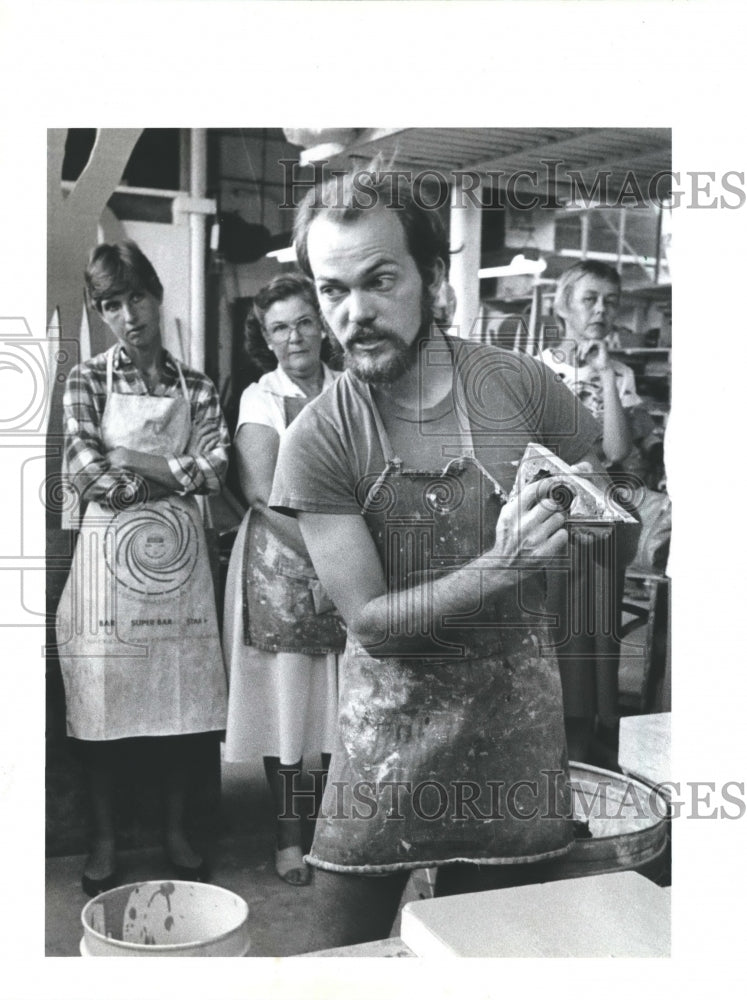 1986 Florida-Artist Ron Fondaw teaching art in Coral Gables. - Historic Images