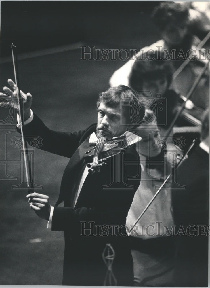 1987 Press Photo Violinist Eugene Fodor at Milwaukee's Uihlein Hall. - Historic Images