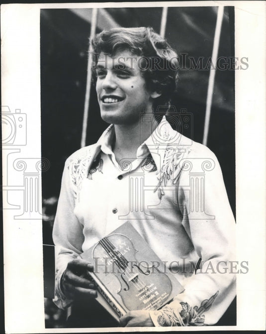 1974, Violinist Eugene Fodor in footsteps of Van Cliburn. - mjp13547 - Historic Images
