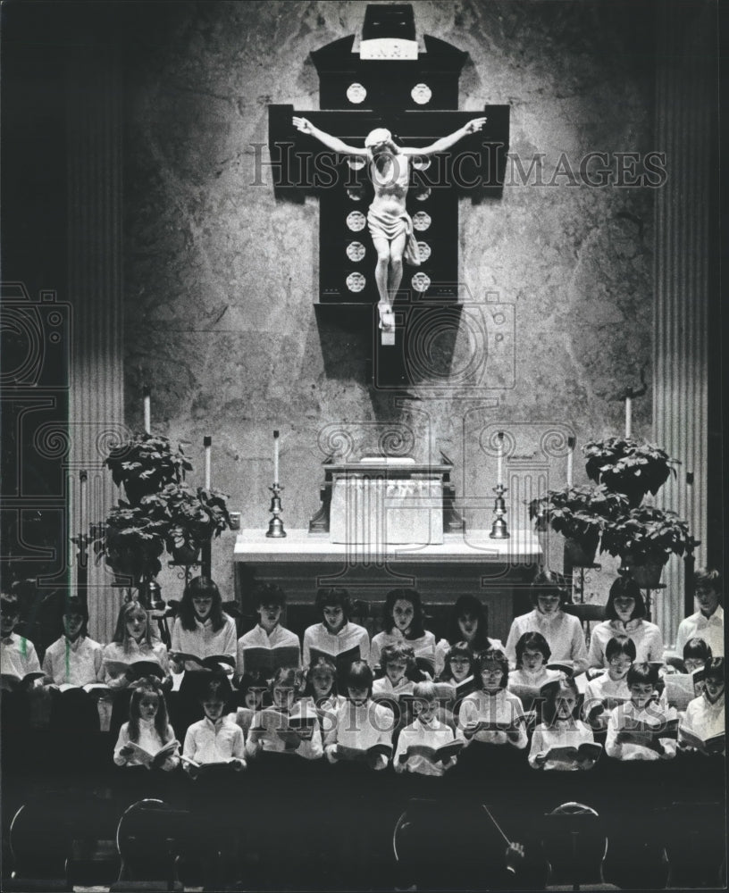 1983, The Florentine Opera Children&#39;s Chorus perform in Milwaukee. - Historic Images