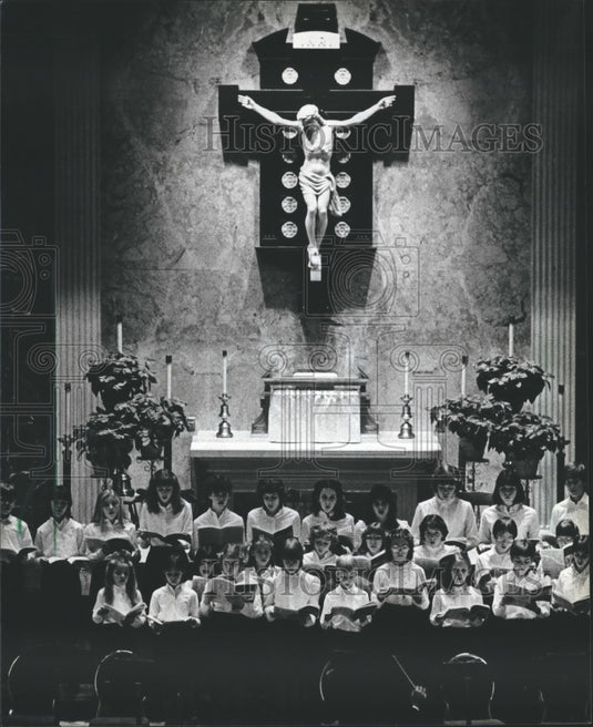 1983, The Florentine Opera Children's Chorus perform in Milwaukee. - Historic Images