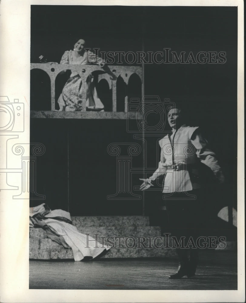 1971 Press Photo Karan Armstrong and William Lewis in &quot;Romeo et Julliette&quot; opera - Historic Images