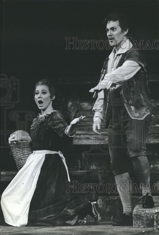 1983, Carol Wilcox and Gregory Kunde in the opera 'Fidello'. - Historic Images