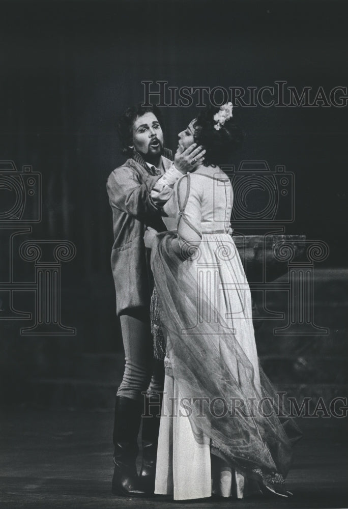 1979, Florentine Opera Company stars Raymond Gibbs and Johanna Meier. - Historic Images
