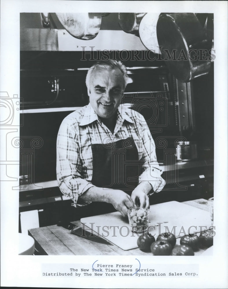 1990 Press Photo Pierre Franey, in the kitchen - mjp13699 - Historic Images