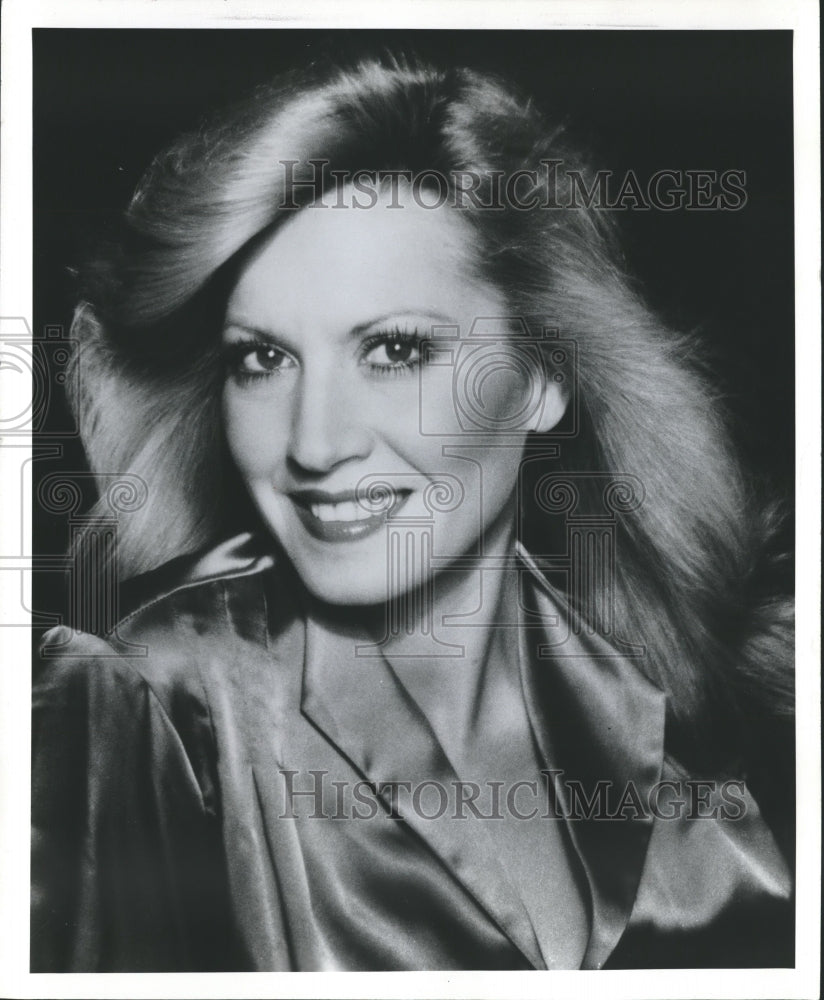 1981 Press Photo Dina Ferrari, Milwaukee contestant for Mrs. America - mjp13808 - Historic Images