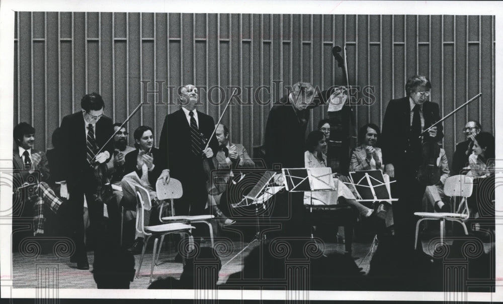 1979 Press Photo Fine Arts Quartet taking a bow at their concert Sunday. - Historic Images