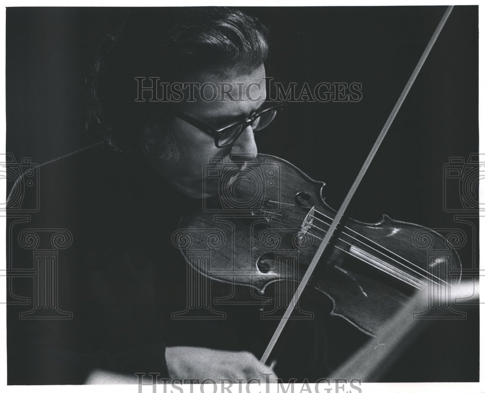 1977 Press Photo violinist Bernard Zaslav of UWM&#39;s Fine Arts Quartet - mjp13967 - Historic Images
