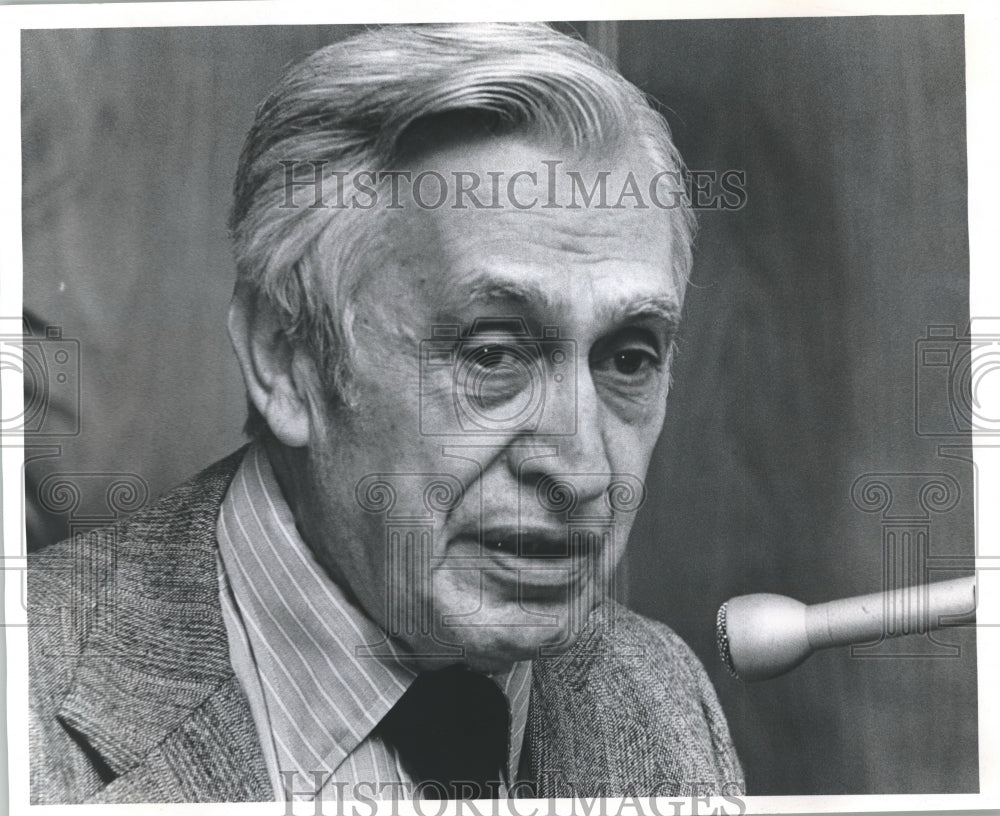 1977 Press Photo Dr. Ben F. Feingold, San Francisco, California - mjp13991 - Historic Images