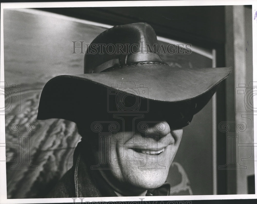 1975, George Fennell In Cowboy Hat Presides Over 'Five All Night' - Historic Images