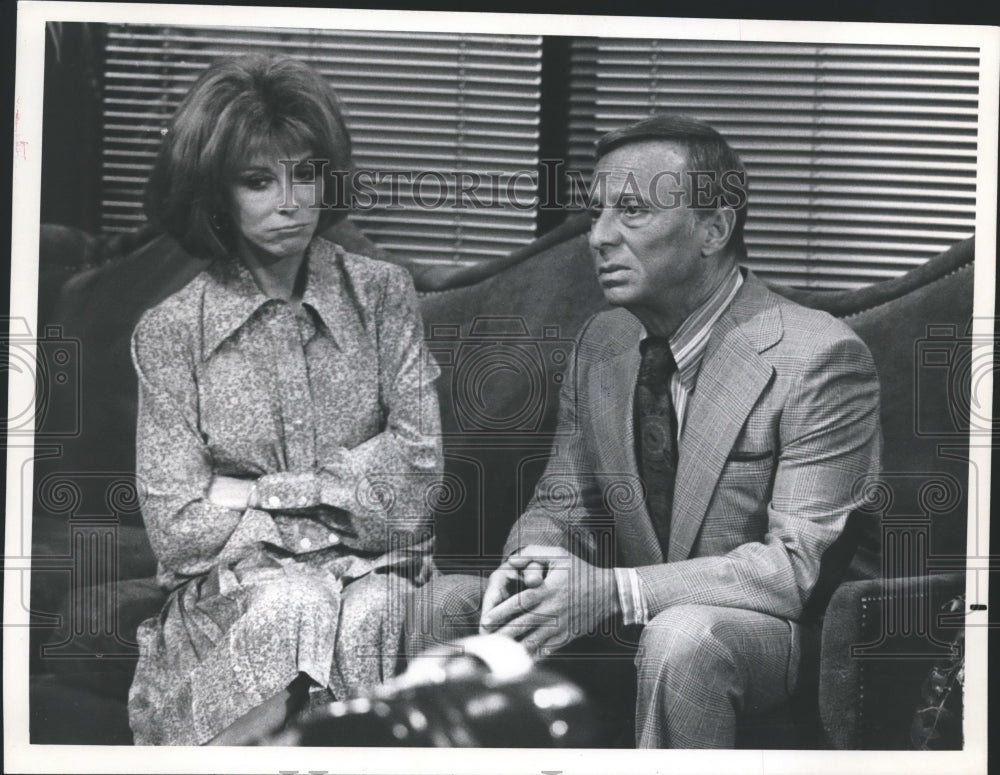 1976, Norman Fell starring on &quot;Lillian&#39;s Separation&quot; - mjp14028 - Historic Images