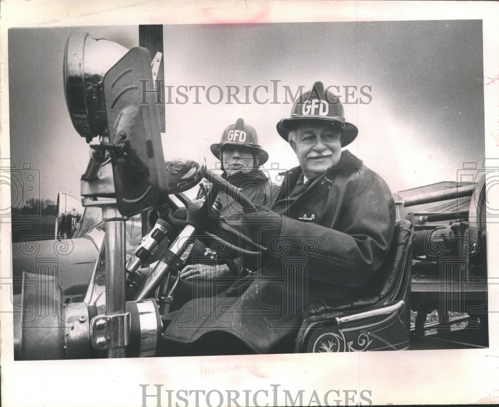 1963 Press Photo Arthur Fiedler &amp; Ralph L. Zaun banker, Grafton &quot;Firefighters&quot; - Historic Images