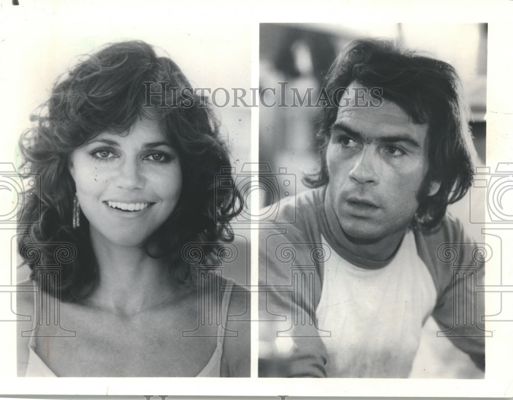 1985, actors Sally Field &amp; Tommy Lee Jones in &quot;Back Roads&quot; - Historic Images