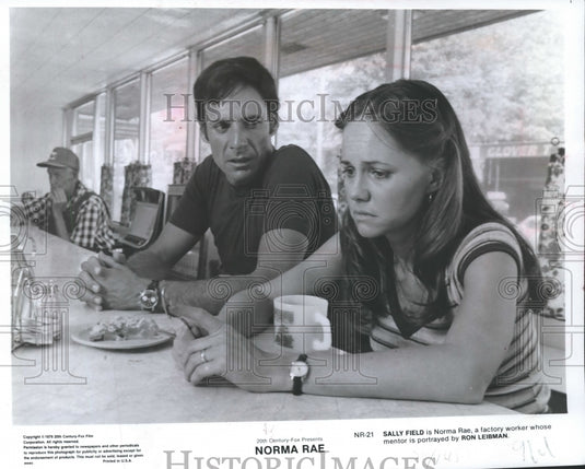 1979, actress Sally Field & Ron Leibman star in "Norma Rae" - Historic Images