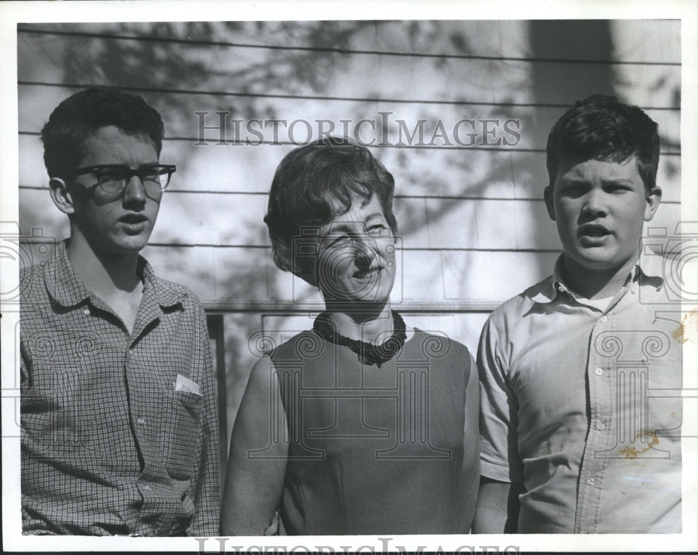 1966 Press Photo Mrs. Robert H. Fleming with sons Robert H. Jr., and Frederick - Historic Images
