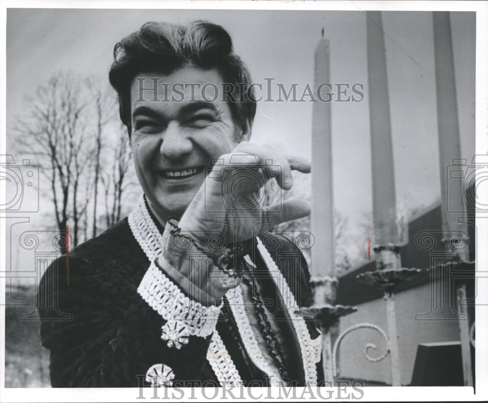1978, Wally Flaherty wears many faces, this one of Liberace. - Historic Images