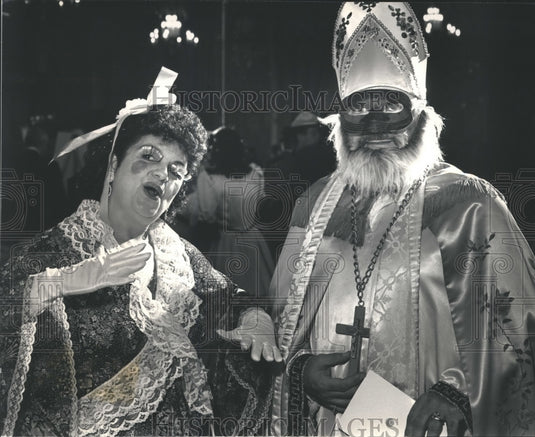1987 Press Photo E. Michael Kourkis and wife Themis at Florentine Opera ball. - Historic Images