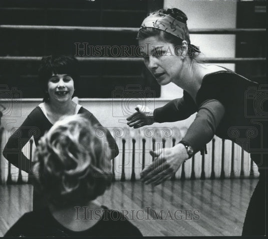 1979, Pamela Frautschi, Milwaukee Dance teacher & students - Historic Images