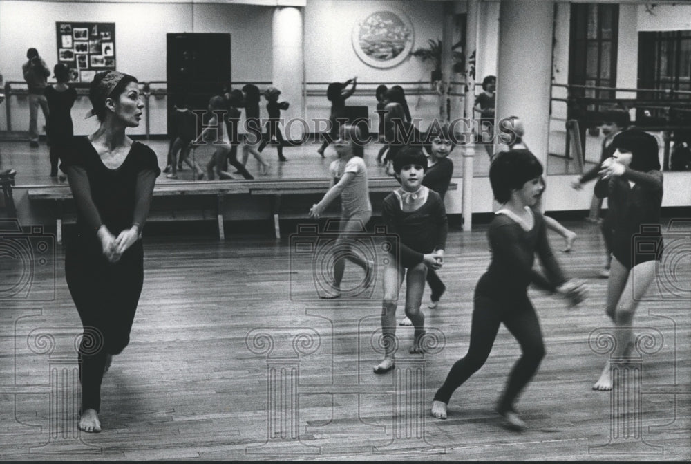 1979 Press Photo Pamela Frautschi, Milwaukee Dance teacher & students - Historic Images
