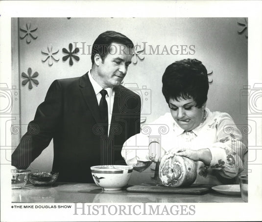 1967, The Mike Douglas Show with co-host comedienne Totie Fields. - Historic Images