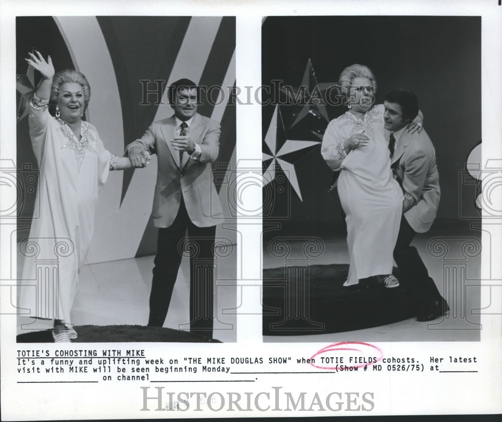1975 Press Photo Totie Fields cohosts &quot;The Mike Douglas Show&quot; - mjp14317 - Historic Images