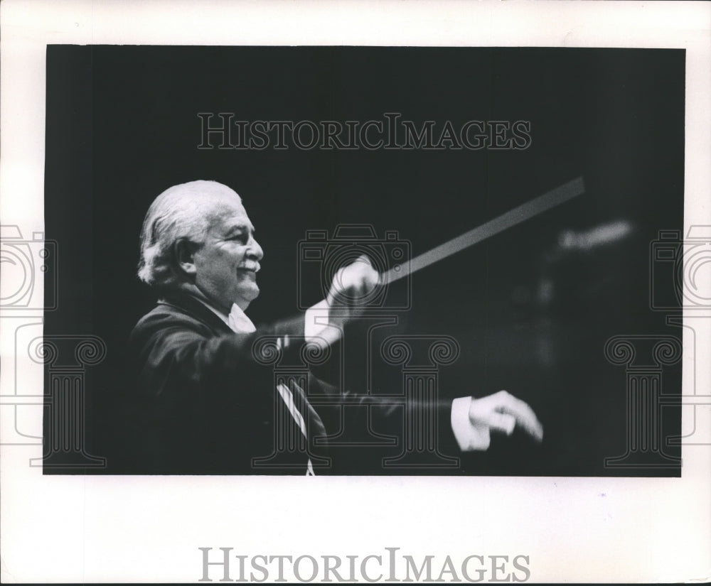1957, Arthur Fiedler conducting the Milwaukee Symphony orchestra - Historic Images