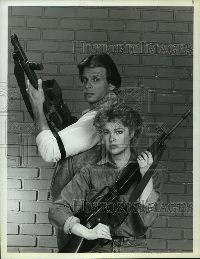 1983, Actors Faye Grant and Marc Singer in "V" - mjp14416 - Historic Images