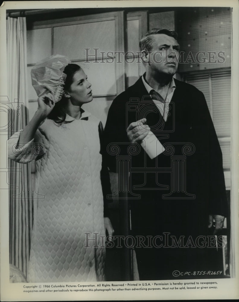 1966 Press Photo Samantha Eggas &amp; Cary Grant star in a movie together - Historic Images
