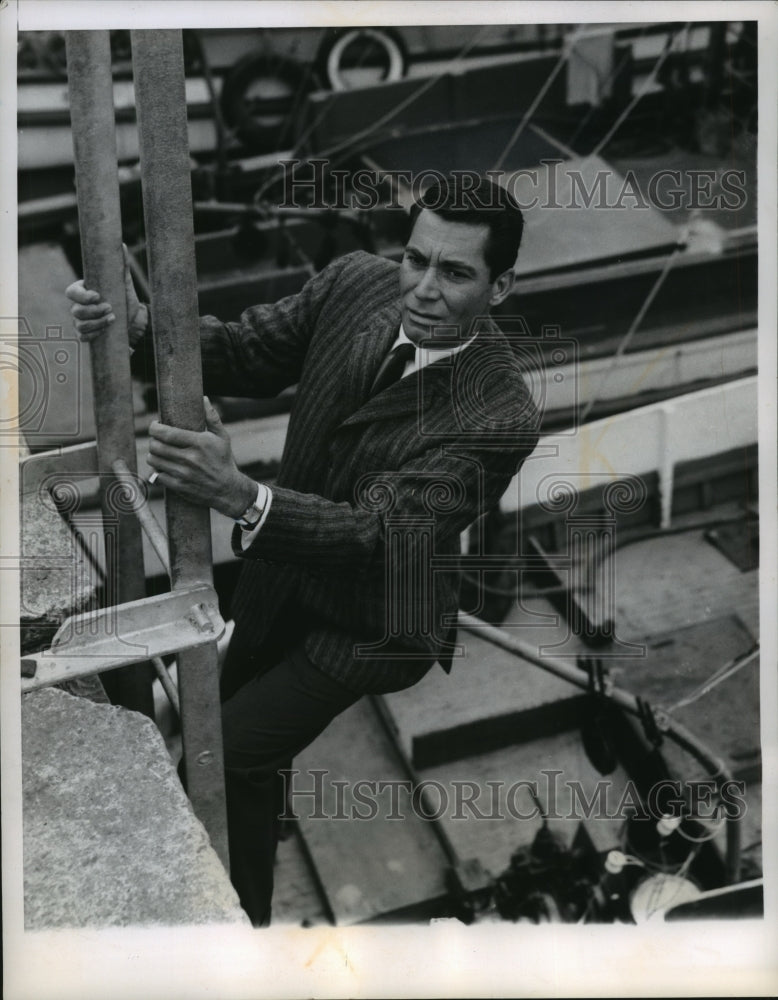 1961 Press Photo Television Actor Anthony George, his Television show, Checkmate - Historic Images