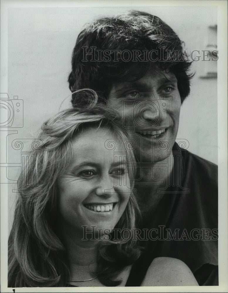 1982 Press Photo Actress Susan George & actor Joseph Cortese in "Computercide" - Historic Images