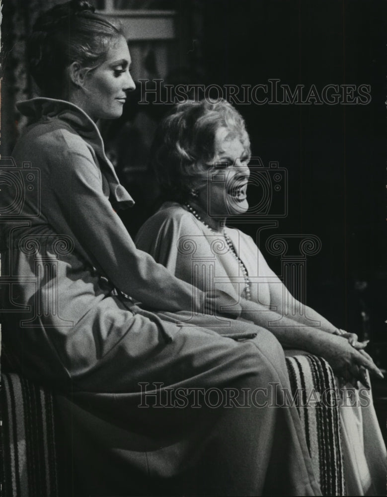 1973 Press Photo Actresses Lu Ann Post & Virginia Graham in "Best of Friends" - Historic Images