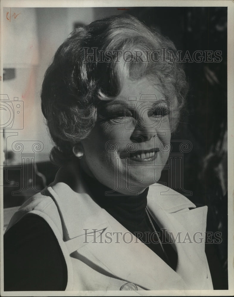 1973, Virginia Graham TV host, gave speech to Wisconsin Bankers Ass. - Historic Images