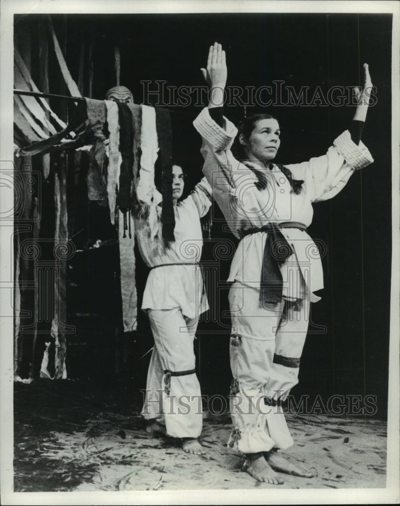 1982, Karen Kolberg &amp; Minoy Boyd, Friends Mime Theatre&#39;s Earthworks - Historic Images