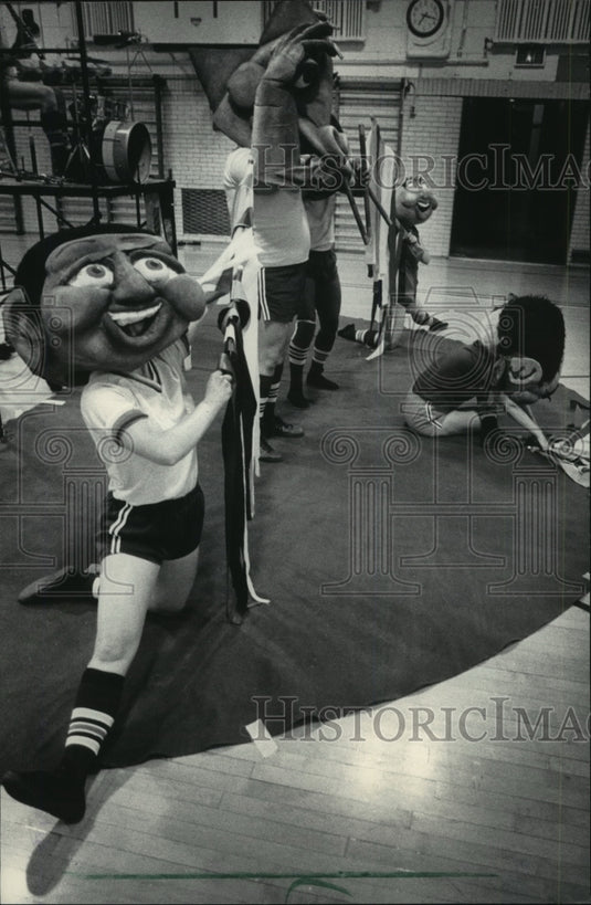 1983 Press Photo Friends Mime Theater "the Fatheads" rehearse at Lincoln Center. - Historic Images