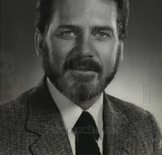 1982, Robert Foxworth stars on Falcon Crest, on CBS. - mjp14932 - Historic Images