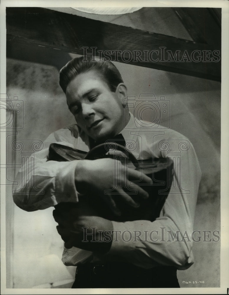 1984, Actor Albert Finney stars in &quot;Night must Fall&quot; - mjp15063 - Historic Images