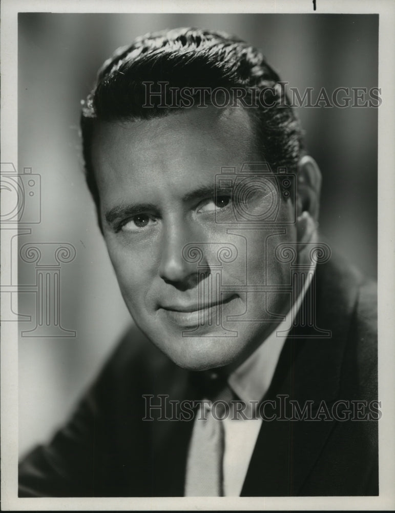 1966 Press Photo John Forsythe, celebrity contestant on "The Face is Familiar" - Historic Images