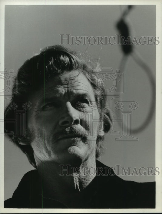 1974, Steve Forrest survives the noose in The Hanged Man - mjp15215 - Historic Images
