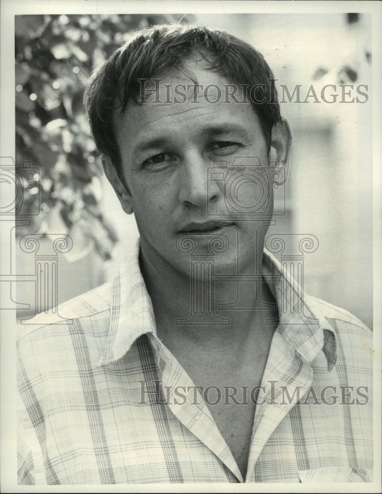 1984 Press Photo Frederic Forrest in The Parade as man after prison release - Historic Images