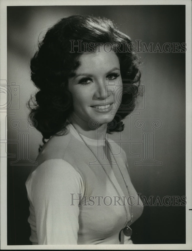Press Photo Bennye Gatteys appears as Susan Martin, Days of Our Lives - Historic Images