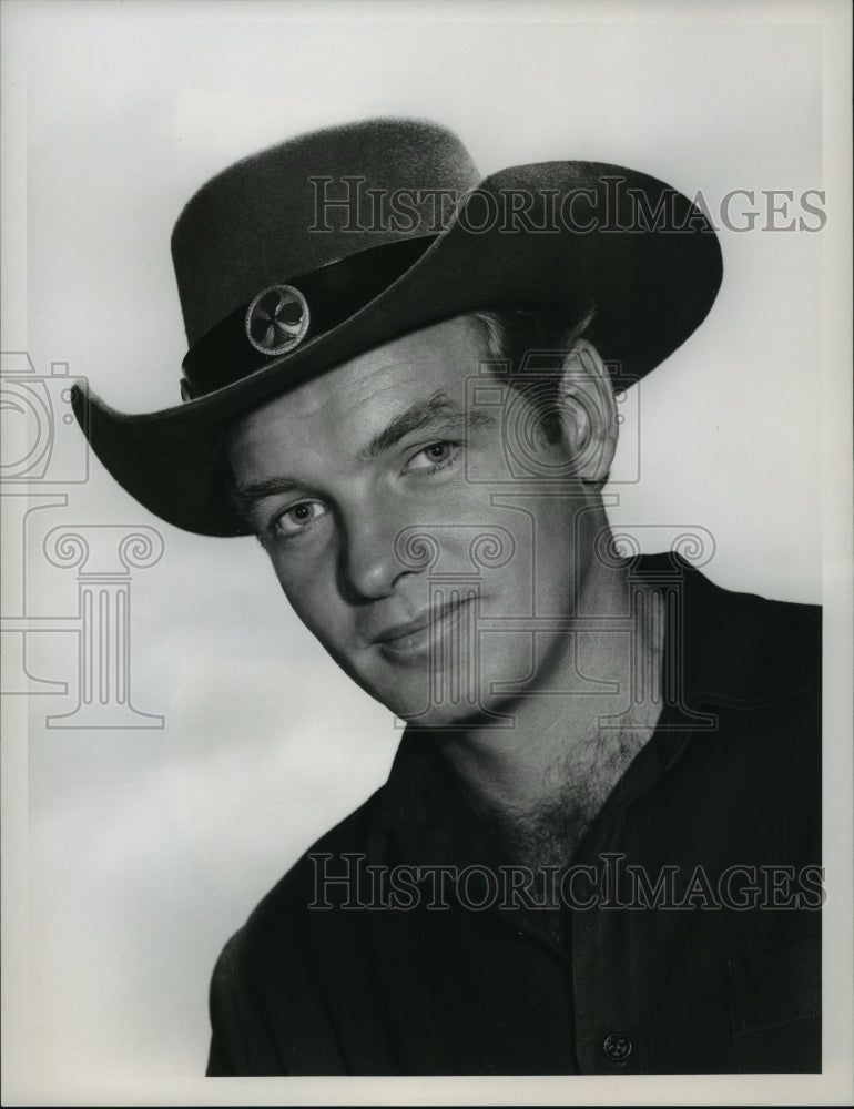 1968 Press Photo Sean Garrison as frontier attorney in "Dundee and The Culhane" - Historic Images