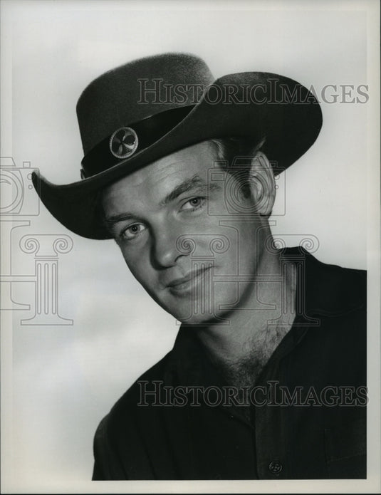 1968 Press Photo Sean Garrison as frontier attorney in "Dundee and The Culhane" - Historic Images