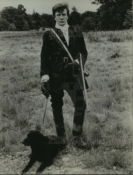 1962 Press Photo British Actor Albert Finney in field with his dog - mjp15358 - Historic Images