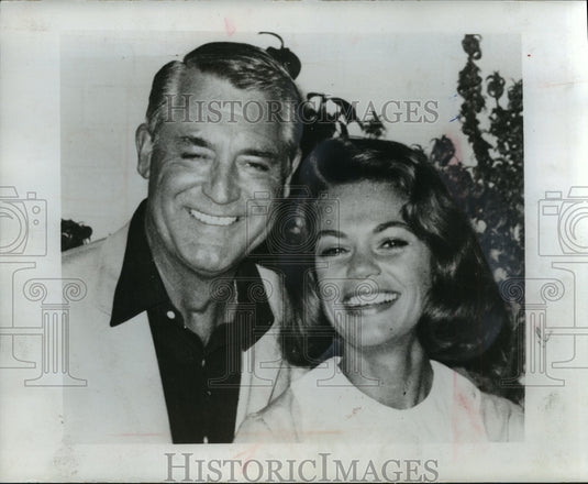 1966 Press Photo Actor Cary Grant and wife Dyan Cannon - mjp15377 - Historic Images