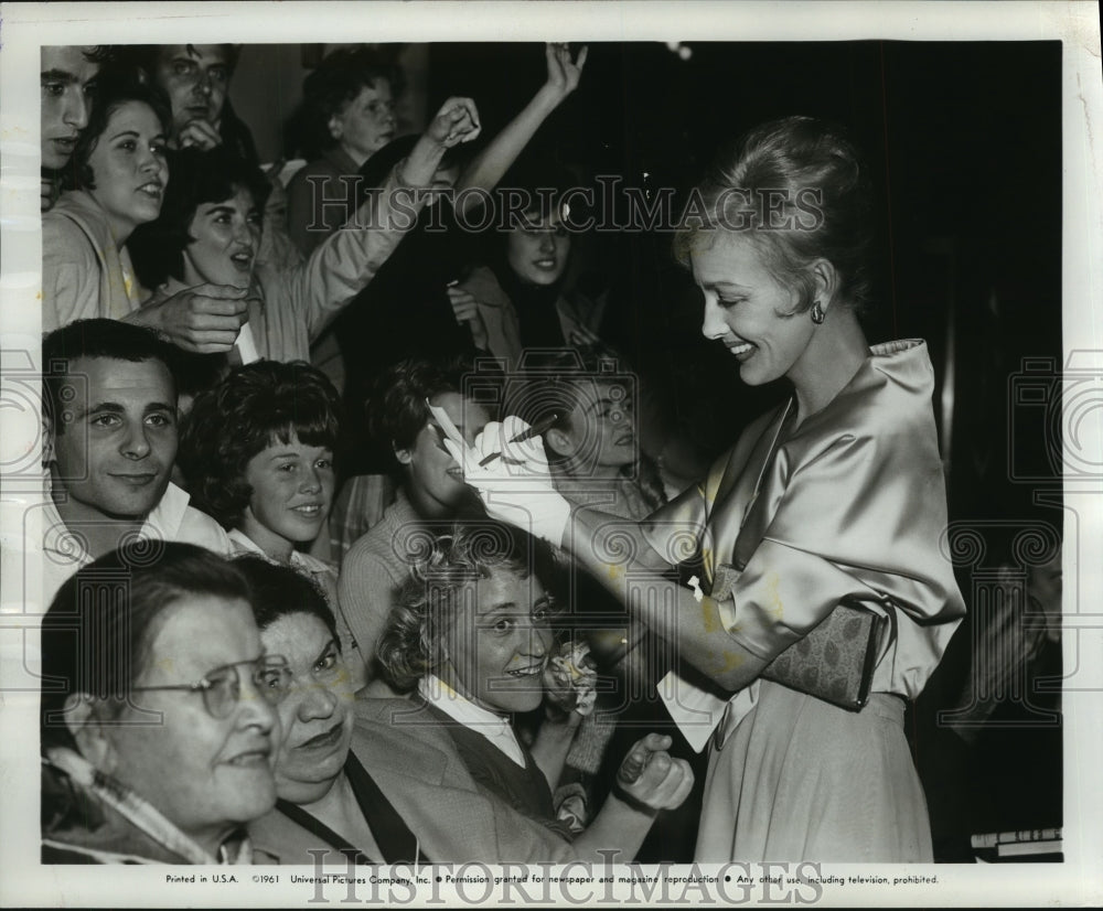 1961 Press Photo Virginia Grey, signs autographs in, Universal City, California. - Historic Images